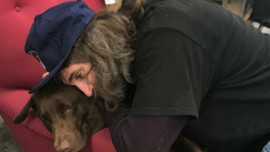 Mỹ: Người đàn ông vô gia cư treo thưởng 10.000 USD để tìm chó cưng bị mất tích