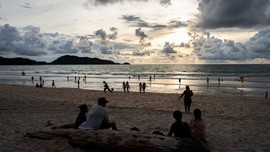 Du lịch sau COVID-19: Phú Quốc mở cửa sẽ khác "Hộp cát Phuket" của Thái Lan thế nào?