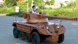 Chán làm siêu xe, thợ mộc Việt chuyển qua làm xe tăng bằng gỗ từ Mitsubishi ‘đời tống’