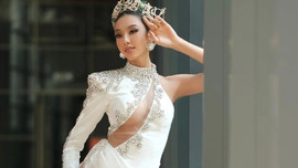 Hoa hậu Hòa bình Quốc tế Thùy Tiên tiếp tục chinh phục fan với thiết kế cắt xẻ hiểm hóc