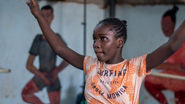 Vũ công ba-lê truyền cảm hứng cho trẻ em tại khu ổ chuột ở Kenya