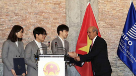 3 học sinh Việt Nam sáng chế mũ cách ly di động nhận giải thưởng của Tổ chức Sở hữu trí tuệ Thế giới