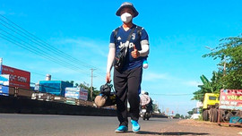 Giúp trẻ em vùng cao, chàng trai xứ Thanh đi bộ xuyên Việt 67 ngày