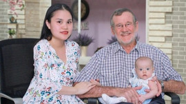 Chuyện tình cô gái Việt lấy chồng Tây chênh 40 tuổi, phải nói dối là 'bố của bạn trai'