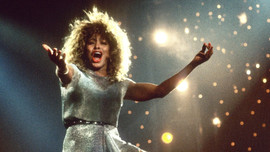 Tina Turner ra đi: Càng bị dìm xuống đáy, càng ngoi lên mãnh liệt