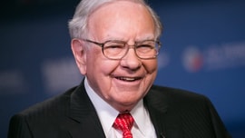 Warren Buffett: Tiền mặt và nhà đều sẽ mất giá, nhưng 3 thứ này sẽ khiến bạn có giá hơn