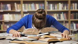Giới trẻ đang vật lộn với việc đọc hết một cuốn sách
