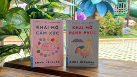 Đọc "Khai mở cảm xúc” và “Khai mở hạnh phúc" để hiểu chiếc tàu lượn cảm xúc và đường cong hạnh phúc đời người