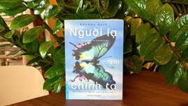 Người lạ với chính ta