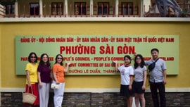 Trụ sở phường Sài Gòn thu hút người dân đến check-in3