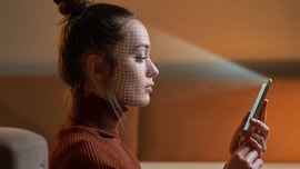 Vì sao không nên dùng Face ID để mở khóa điện thoại?