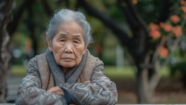 "Kiểu hành vi bất hiếu mới" đang lan rộng, cha mẹ đau lòng nhưng khó bắt bẻ