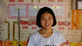 Nhặt đứa bé gái bị bỏ rơi ở cổng, 2 người đàn ông nhận cái kết sau 30 năm