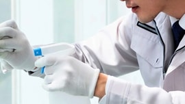 Lao công quét dọn chung cư hóa ra là triệu phú, mỗi năm kiếm 5,3 tỷ đồng