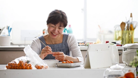 Dì 50 tuổi chia sẻ “kỹ năng làm việc nhà” gây sốt