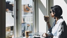 Không cần “trọng sinh”, phụ nữ vẫn có thể viết lại cuộc đời mình ngay hôm nay
