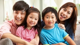 Cha và mẹ, ai ảnh hưởng đến tính cách, nghề nghiệp, hôn nhân của con hơn?