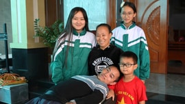 Người đàn ông Nghệ An nằm ngửa như khúc gỗ cưới vợ, xây nhà tiền tỷ