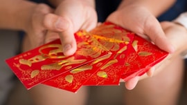 Cậu bé bị mẹ yêu cầu nộp lại 70 triệu đồng tiền lì xì khiến dân mạng tranh cãi