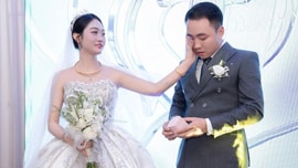 Ninh Bình: Chú rể bật khóc khi nhận món quà từ người cha quá cố gửi 26 năm trước