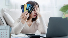 Trào lưu "mua sắm giả" để giải tỏa áp lực thật của giới trẻ Hàn